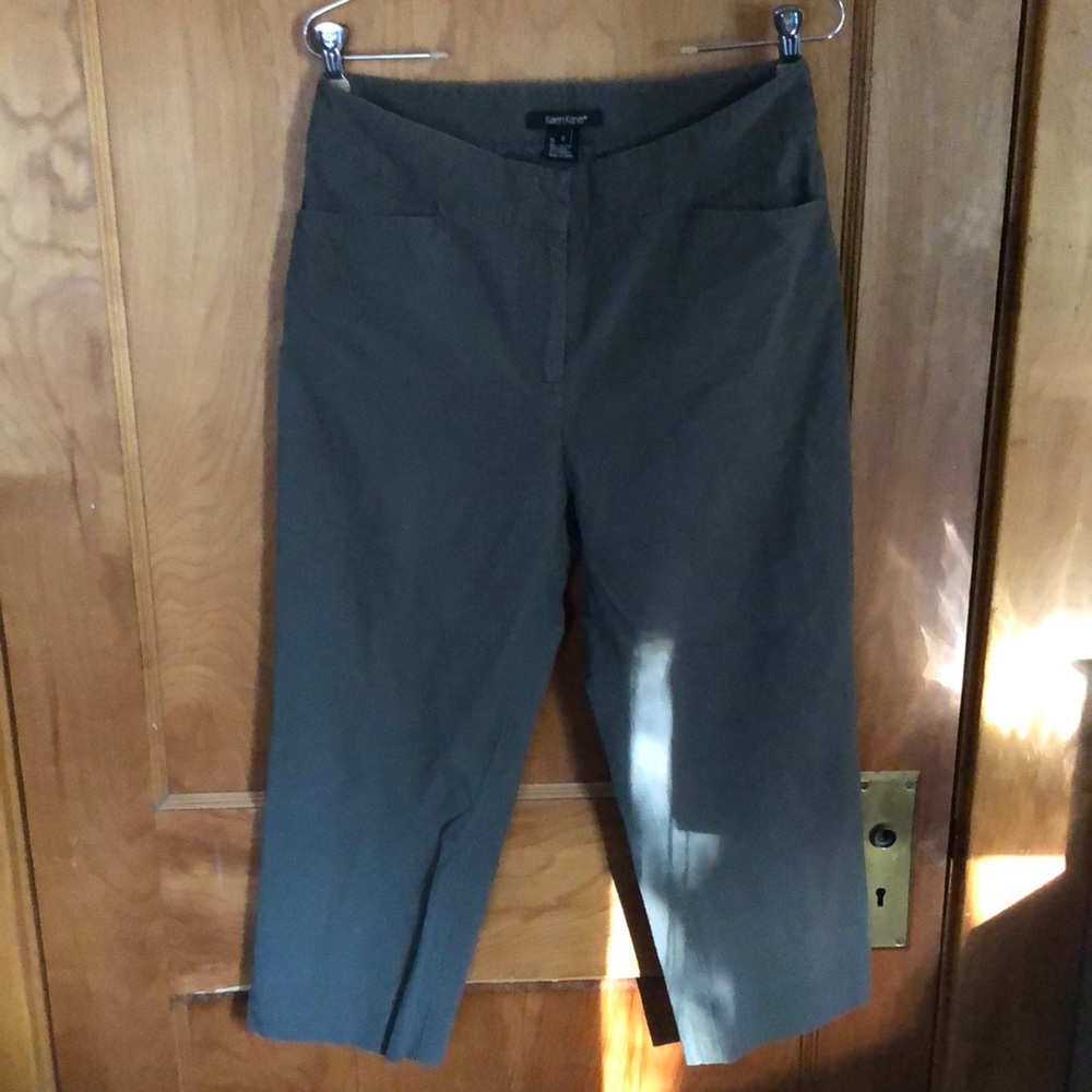 Karen Kane capris in army green